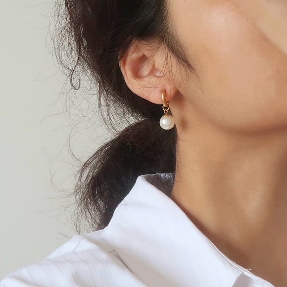 NEW 18K Gold Plated Round Pearl Drop Huggie Round Hoop Earrings - Picture 4 of 9